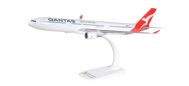 Herpa - AIRBUS A330-300 QANTAS cm 32 1:200 - Cod. HP611510