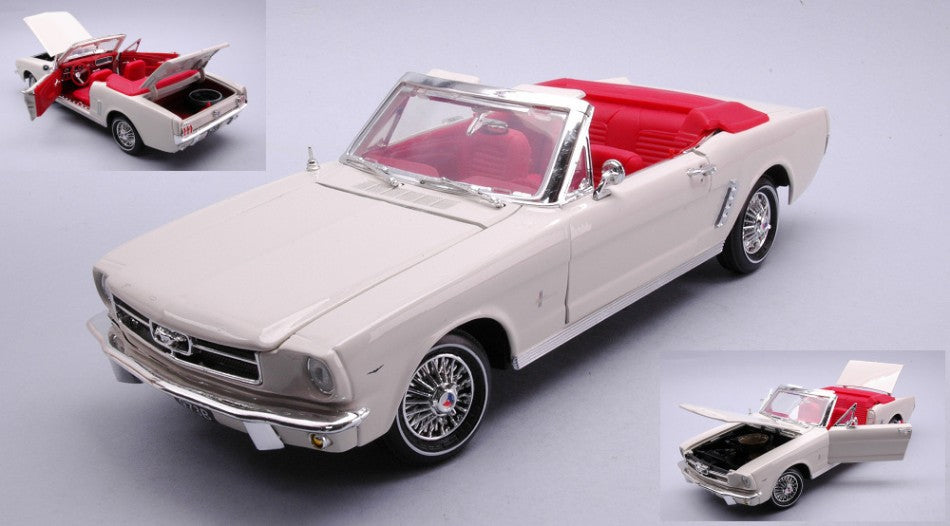 Motormax - FORD MUSTANG CONVERTIBLE "JAMES BOND GOLDIFINGER" CREME/WHITE 1:18 - Cod. MTM79833