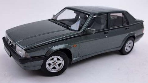 Triple 9 - ALFA ROMEO 75 DARK GREY METALLIC 1:18 - Cod. T9-1800473