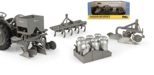 Universal Hobbies - SET 4 ACCESSORI ARATRO/ERPICE/ASSOLCATORE E CONTENITORI LATTE 1:32 - Cod. UH6247