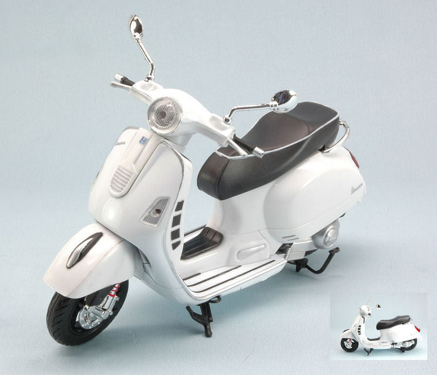 New Ray - VESPA GTS 300 SUPER 2008 WHITE 1:12 - Cod. NY57243W