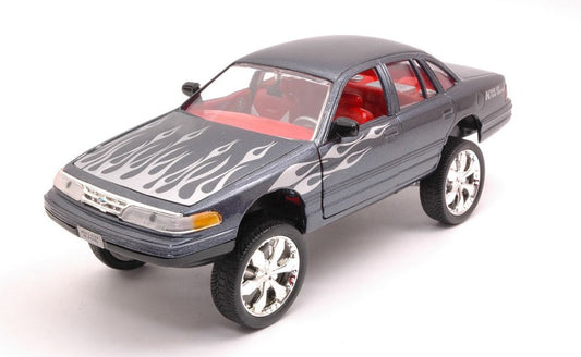 Motormax - FORD CROWN VICTORIA 1998 GREY METALLIC W/FLAMES 1:24 - Cod. MTM79922GY
