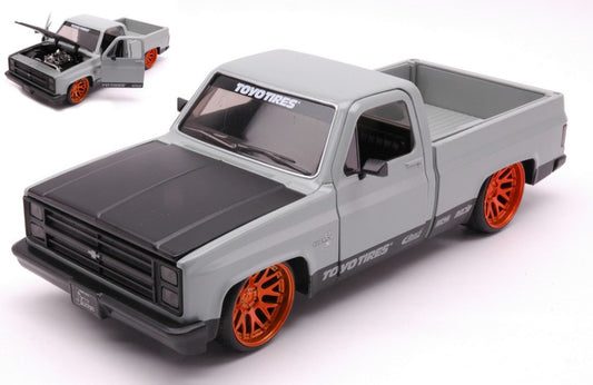 Jada Toys - CHEVROLET C-10 PICK UP 1985 "TOYO TIRES" GREY/BLACK 1:24 - Cod. JADA33610