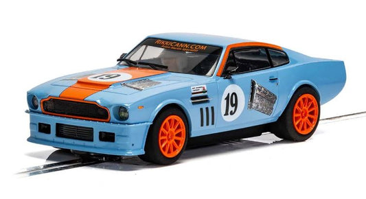 Scalextric - ASTON MARTIN V8 GULF EDITION RIKKI CANN RACING SLOT 1:32 - Cod. C4209