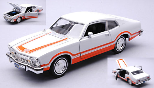 Motormax - FORD MAVERICK 1974 "FORGETTEN CLASSIC SERIES" WHITE W/ORANGE STRIP.1:24 - Cod. MTM79043W