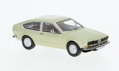 Premium Classixxs - ALFA ROMEO ALFETTA GT 1974 LIGHT MET.GREEN 1:87 - Cod. PCX870426