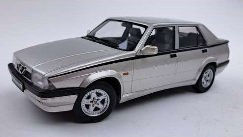 Triple 9 - ALFA ROMEO 75 SILVER METALLIC 1:18 - Cod. T9-1800472