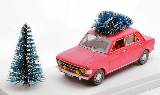 Rio - FIAT 128 1.ma SERIE BUON NATALE 2024 WITH DRIVER 1:43 - Cod. RI4742