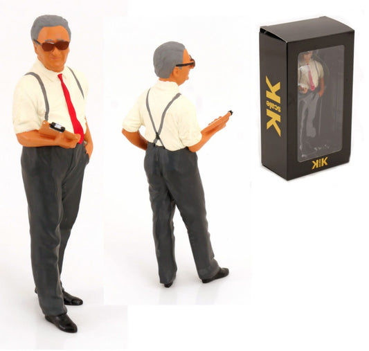 Kk Scale - FIGURINE ENZO WITH CLIPBOARD 1:12 - Cod. KKFIG018